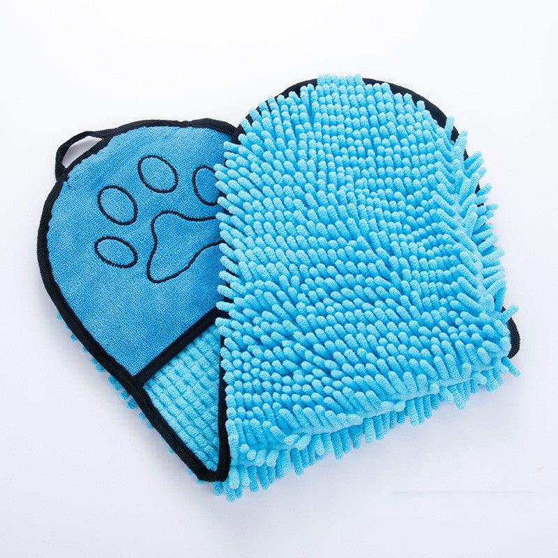NestPet microfiber quick-dry pet bath towel - lifestyle shot with pet (9)